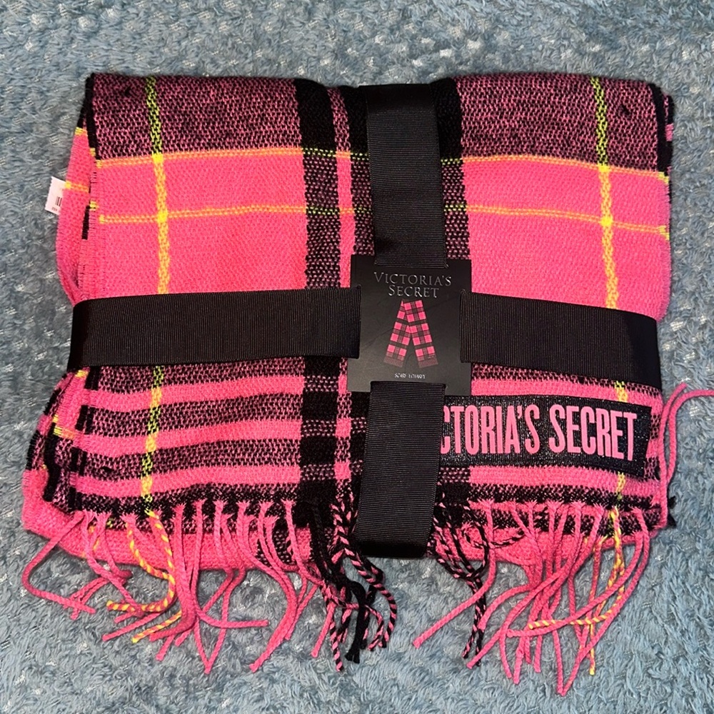 NWT VS scarf - Picture 1 of 1